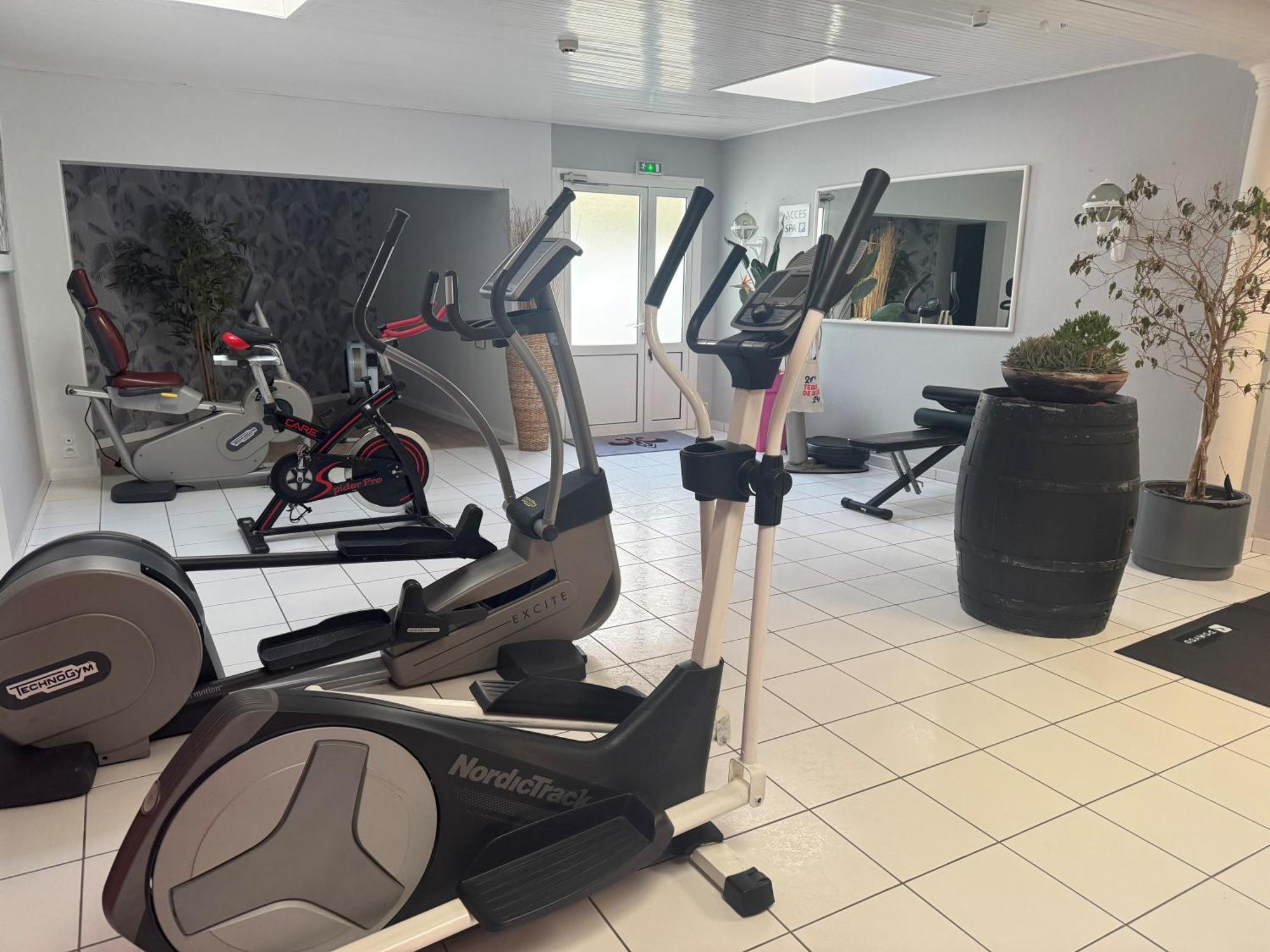 Hôtel Calme Des Pins&Spa Les Sables-dʼOlonne Extérieur photo
